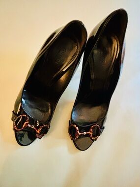 Gucci Black Patent Leather Horsebit Open-Toe Pumps